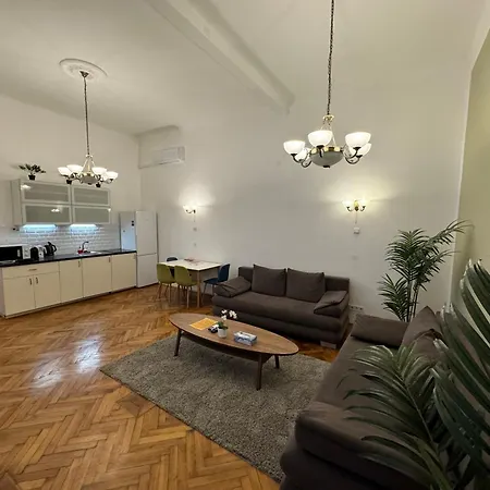 Apartment Exceptional In Center Budapest